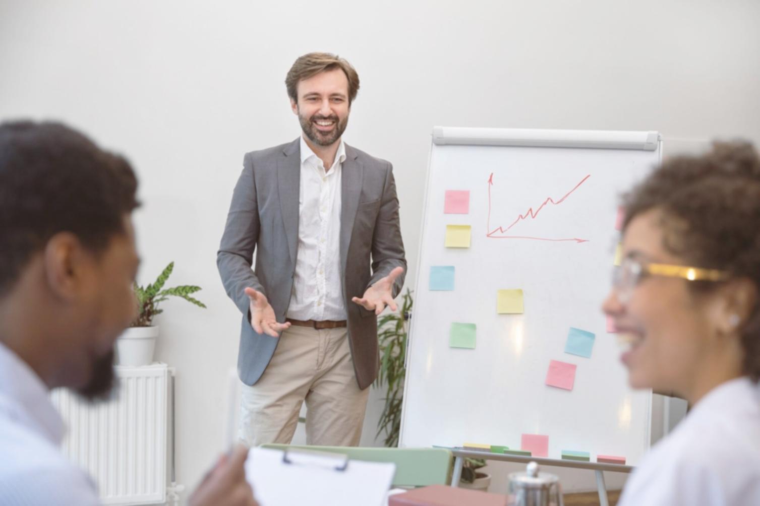 Matériel d'étude et documentation financière pour débuter la formation